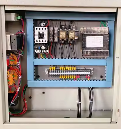 Tenghong TH-109 Four Column Hydraulic Vertical-type Leather Measuring Cutting Machine designed for precise cutting of plastic EVA and leather materials in shoe manufacturing. Tenghong TH-109 Four Column Hydraulic Vertical-type Leather Measuring Cutting Machine designed for precise cutting of plastic EVA and leather materials in shoe manufacturing.