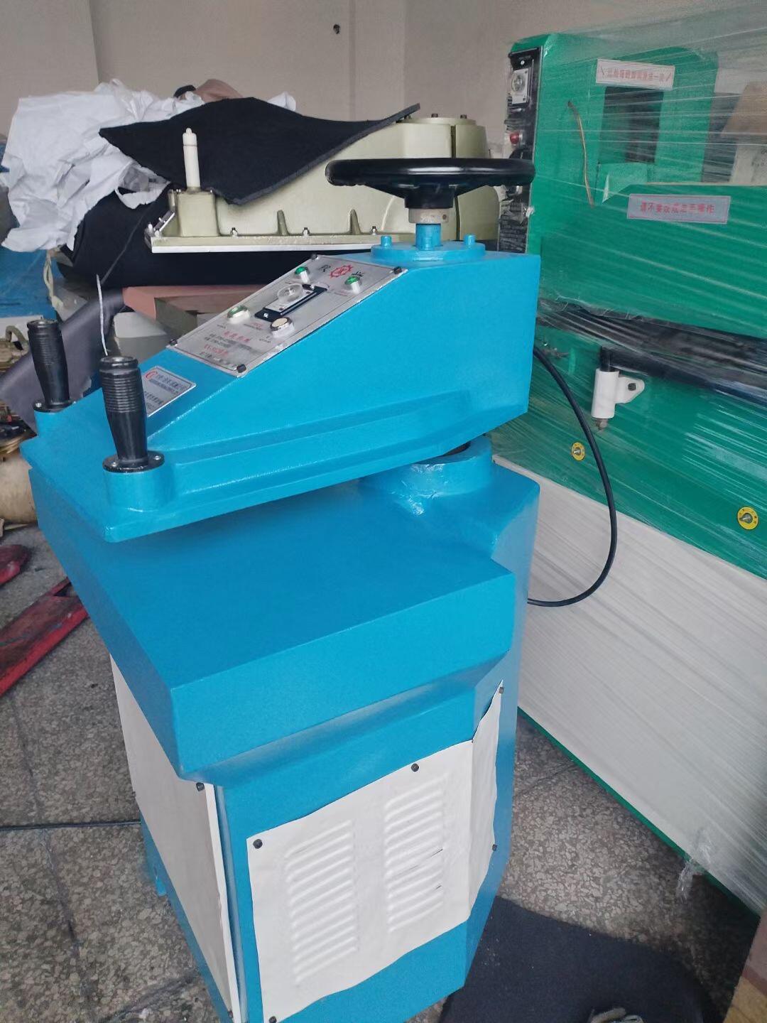 Hydraulic Swing Arm Clicking Press Die Cutting Machine designed for precise cutting of leather and similar materials using a hydraulic-powered swing arm mechanism. Hydraulic Swing Arm Clicking Press Die Cutting Machine designed for precise cutting of leather and similar materials using a hydraulic-powered swing arm mechanism.