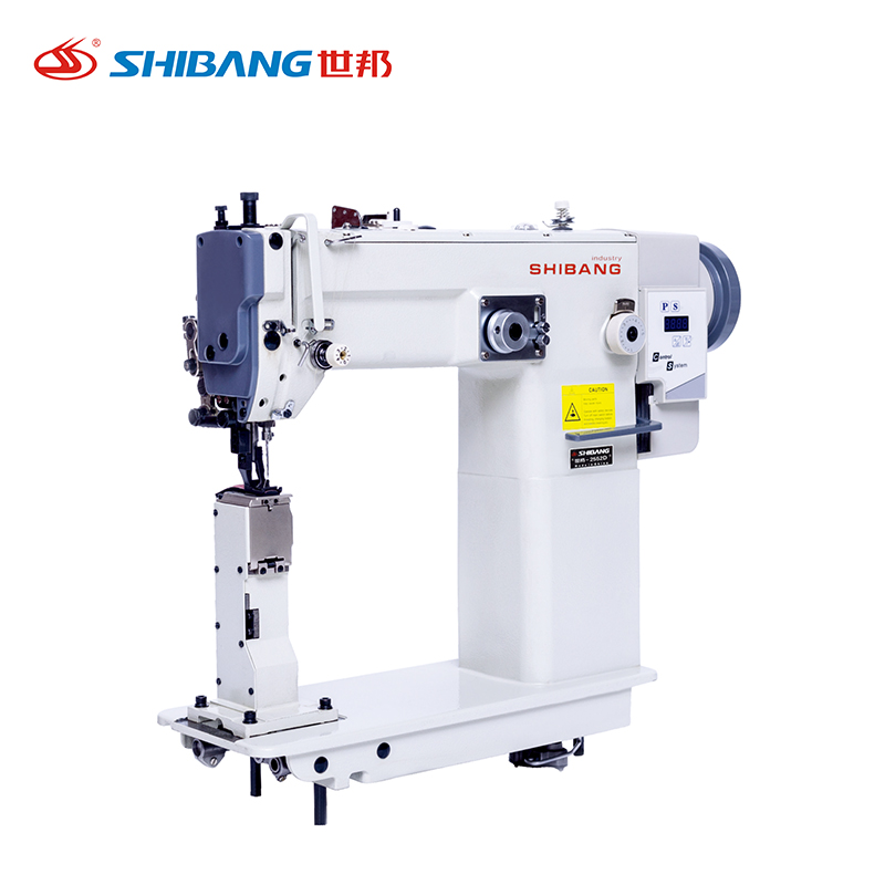 Shibang-2552D Direct Drive Synchronous Column Herringbone Seaming Machine with a vertical column design, direct drive motor, and synchronized feed system for precise herringbone seaming on bulky or tubular materials. Shibang-2552D Direct Drive Synchronous Column Herringbone Seaming Machine with a vertical column design, direct drive motor, and synchronized feed system for precise herringbone seaming on bulky or tubular materials.
