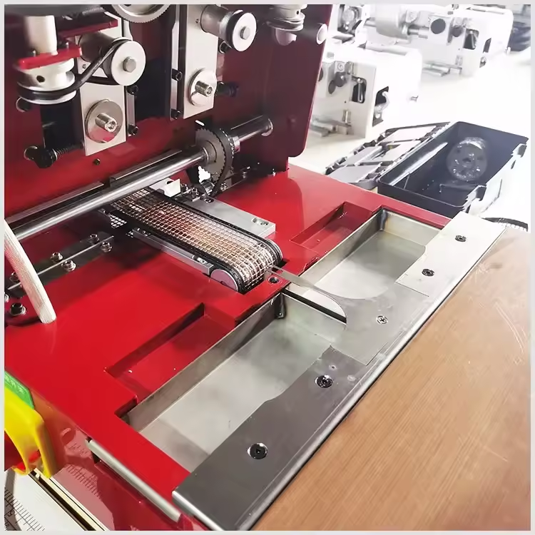 TH-630 Horizontal Bilateral Dyeing Machine designed for simultaneous two-sided dyeing of leather edges with horizontal operation for uniform color application. TH-630 Horizontal Bilateral Dyeing Machine designed for simultaneous two-sided dyeing of leather edges with horizontal operation for uniform color application.